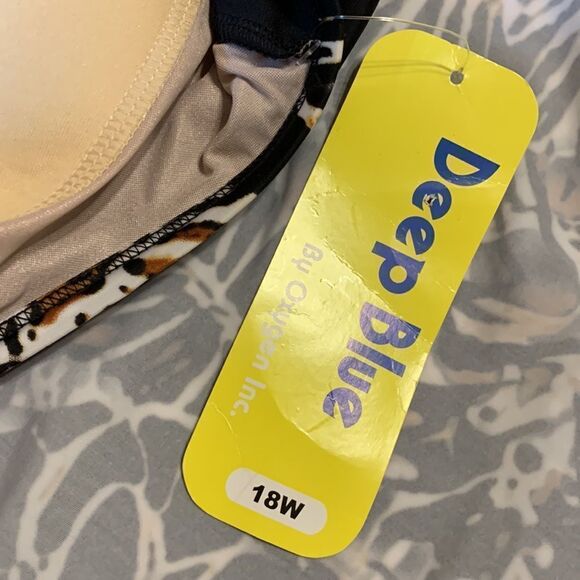 DeepBlue Size 18W black one piece swimwear with built on skirt cover - Picture 7 of 8